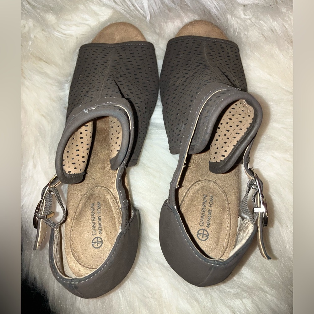 Giani Bernini Jaccee Memory-Foam Perforated Shooties Comfort Sandals - Picture 3 of 10